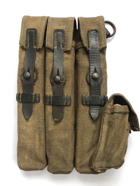Left early MP40 pouch in green canvas, 500 EUR or 575 USD